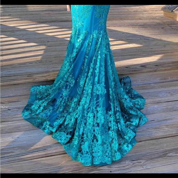 Beautiful prom/pageant dress Size 12 - Picture 8 of 8